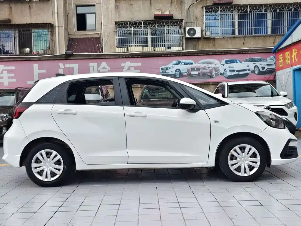 Honda Fit — фото 4