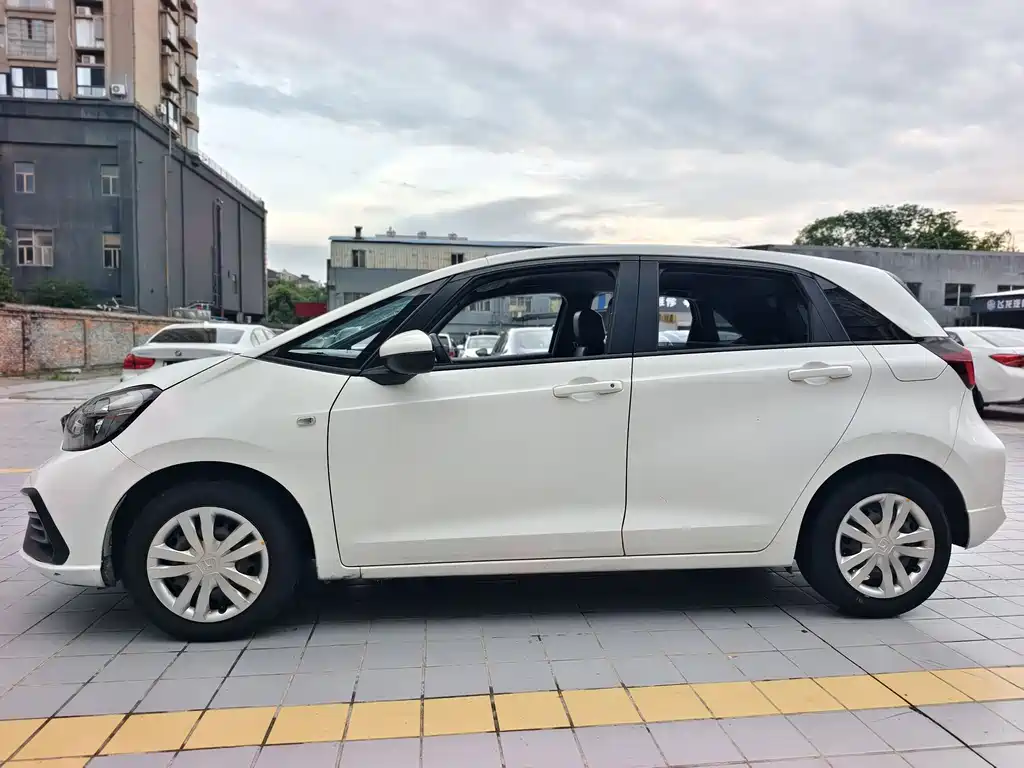 Honda Fit — фото 5