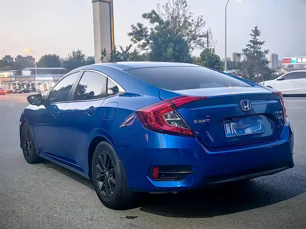 Honda Civic — фото 5