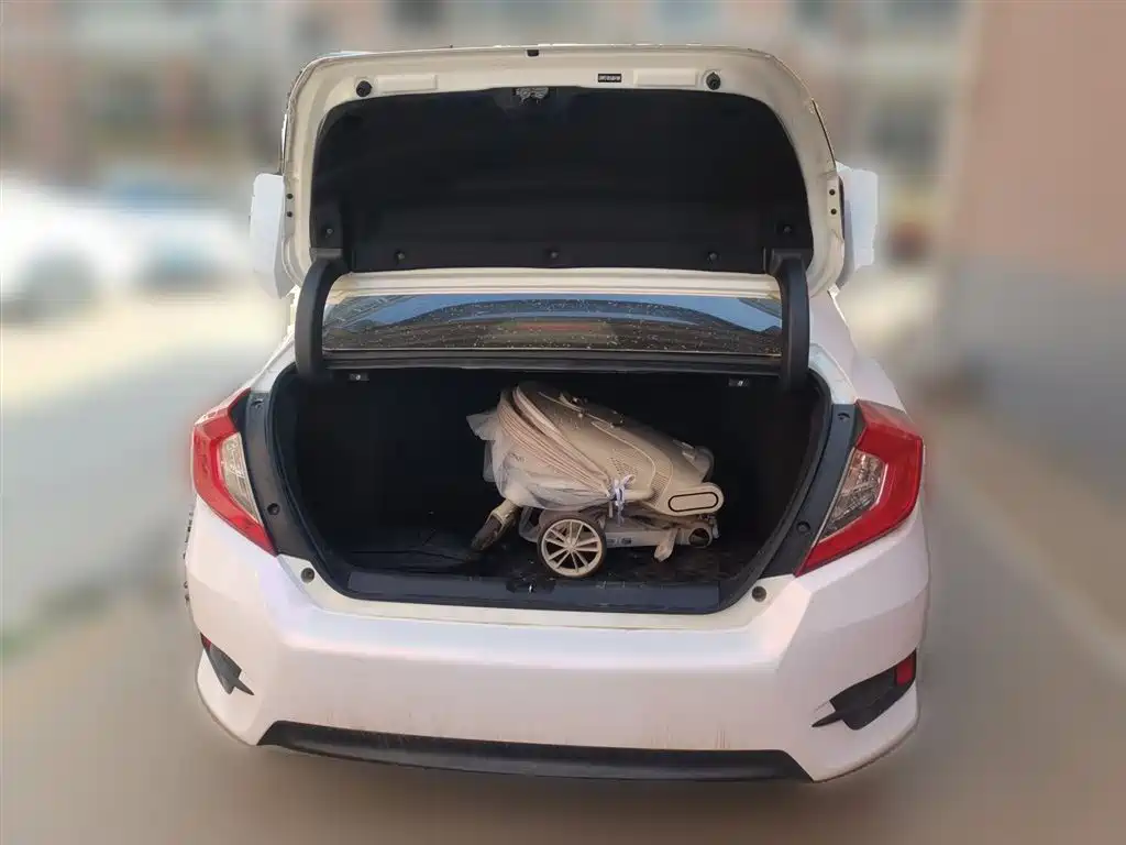 Honda Civic — фото 10