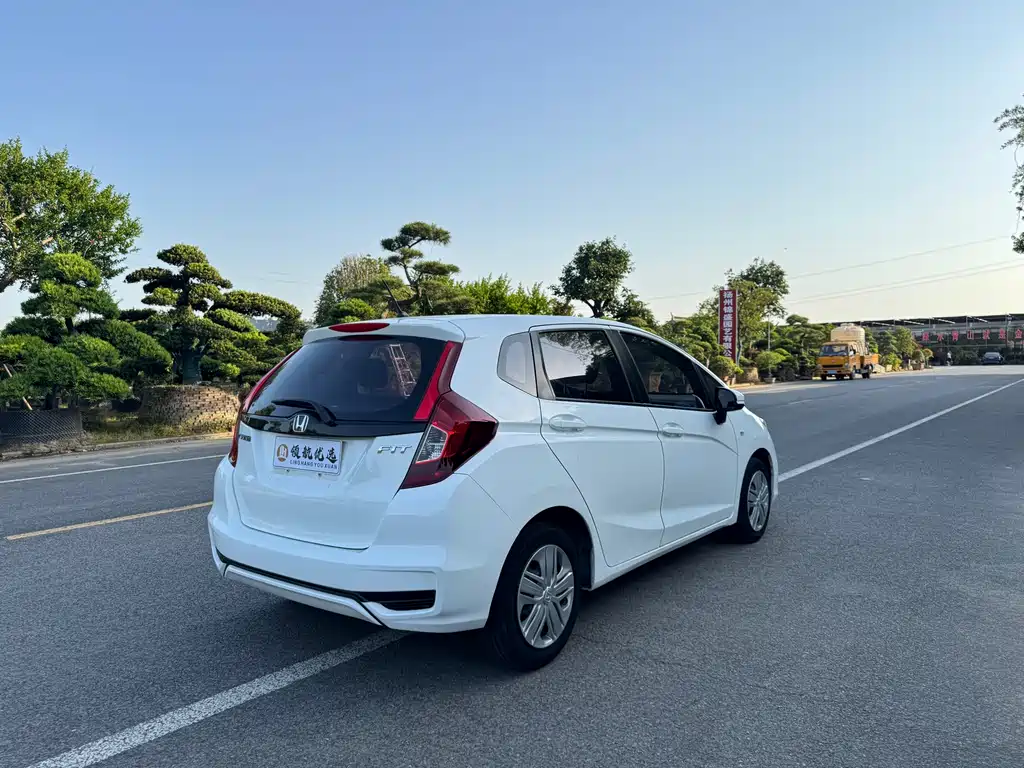 Honda Fit — фото 4