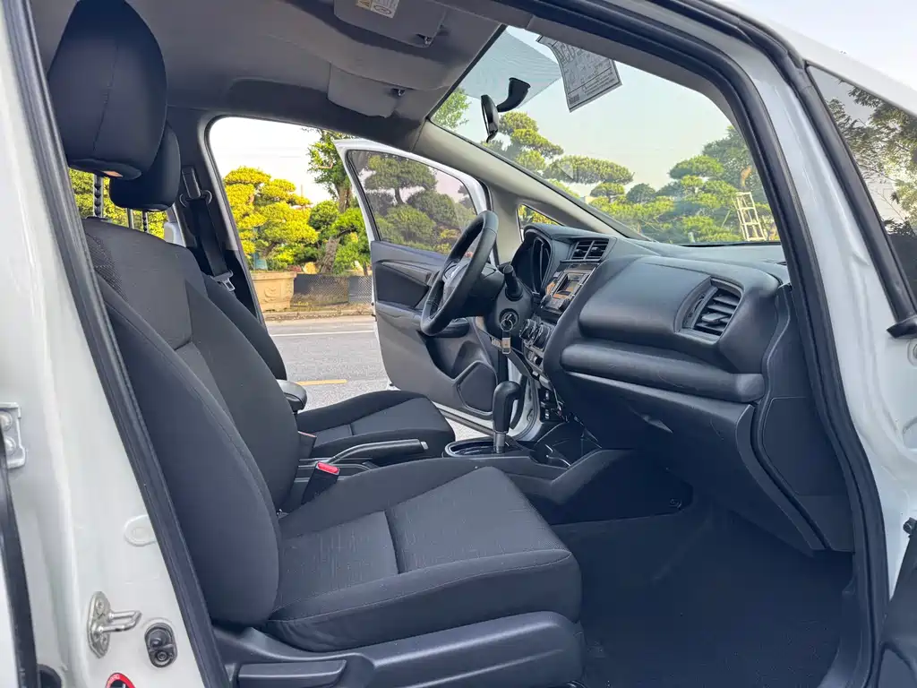 Honda Fit — фото 7