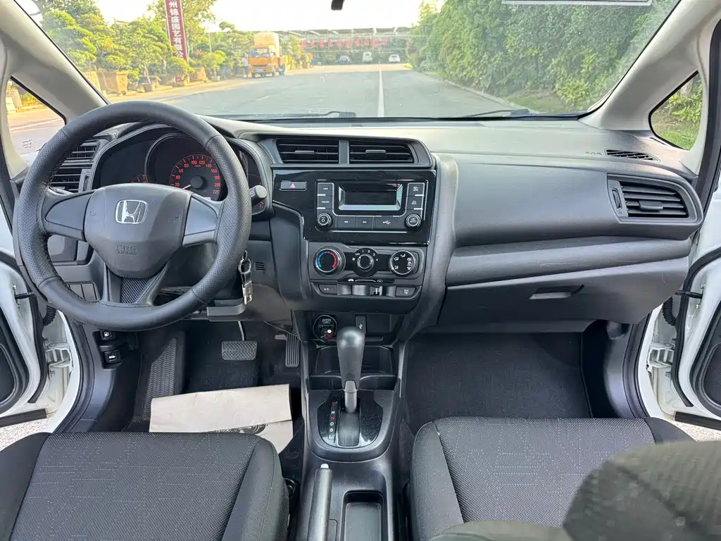 Honda Fit — фото 9