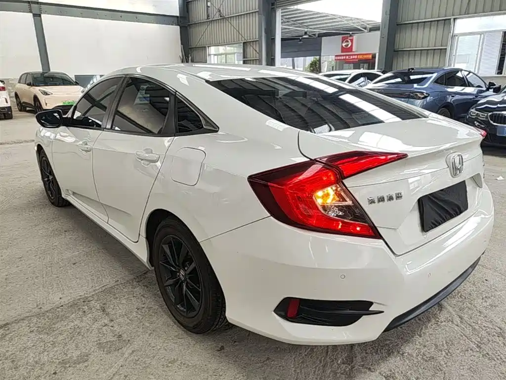 Honda Civic — фото 5