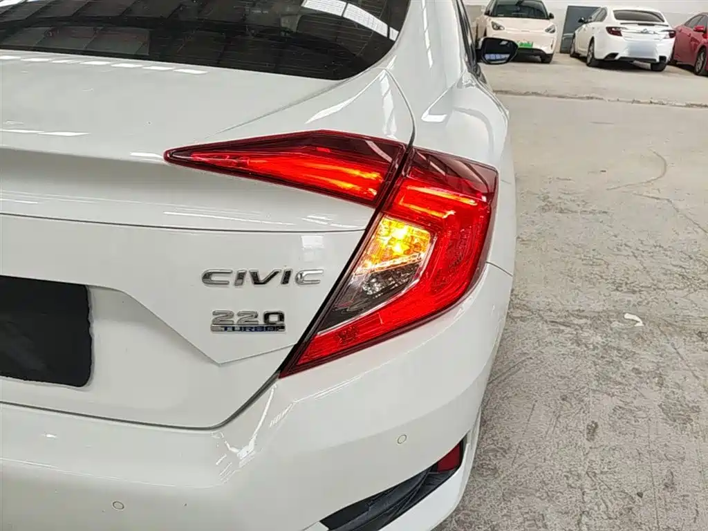 Honda Civic — фото 8
