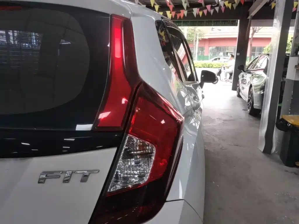 Honda Fit — фото 8