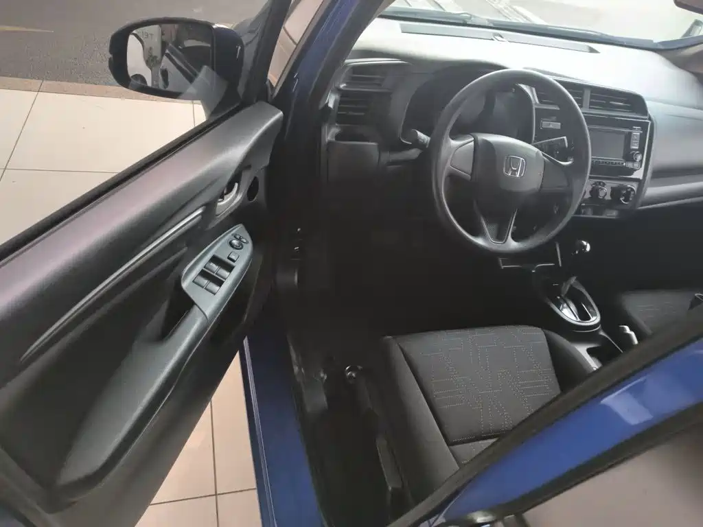 Honda Fit — фото 13