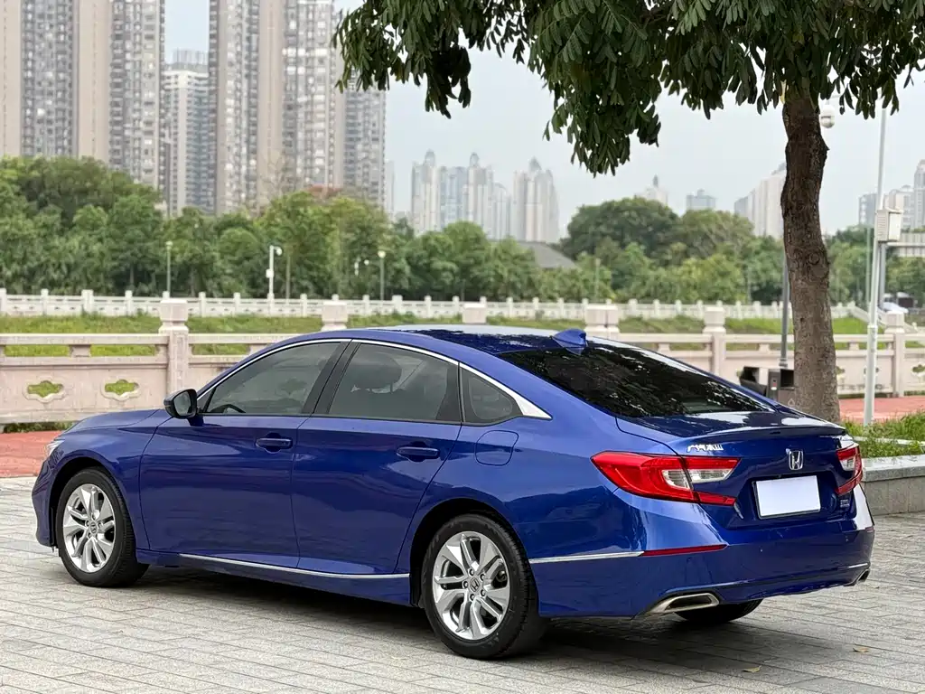 Honda Accord — фото 7