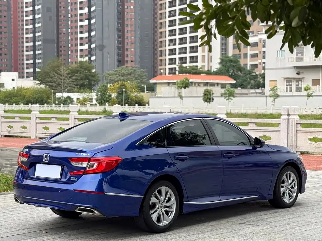 Honda Accord — фото 8