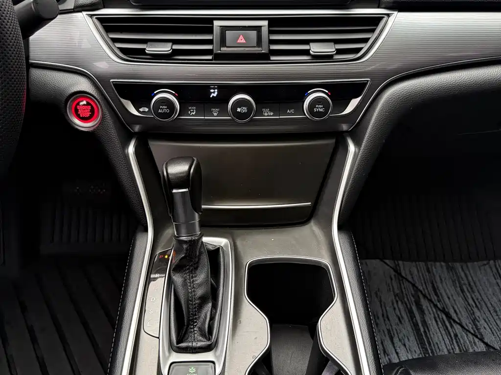 Honda Accord — фото 10