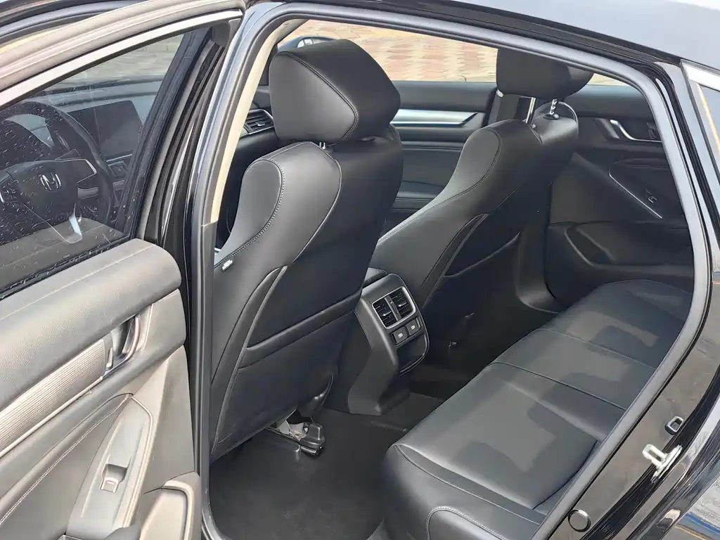 Honda Accord — фото 6