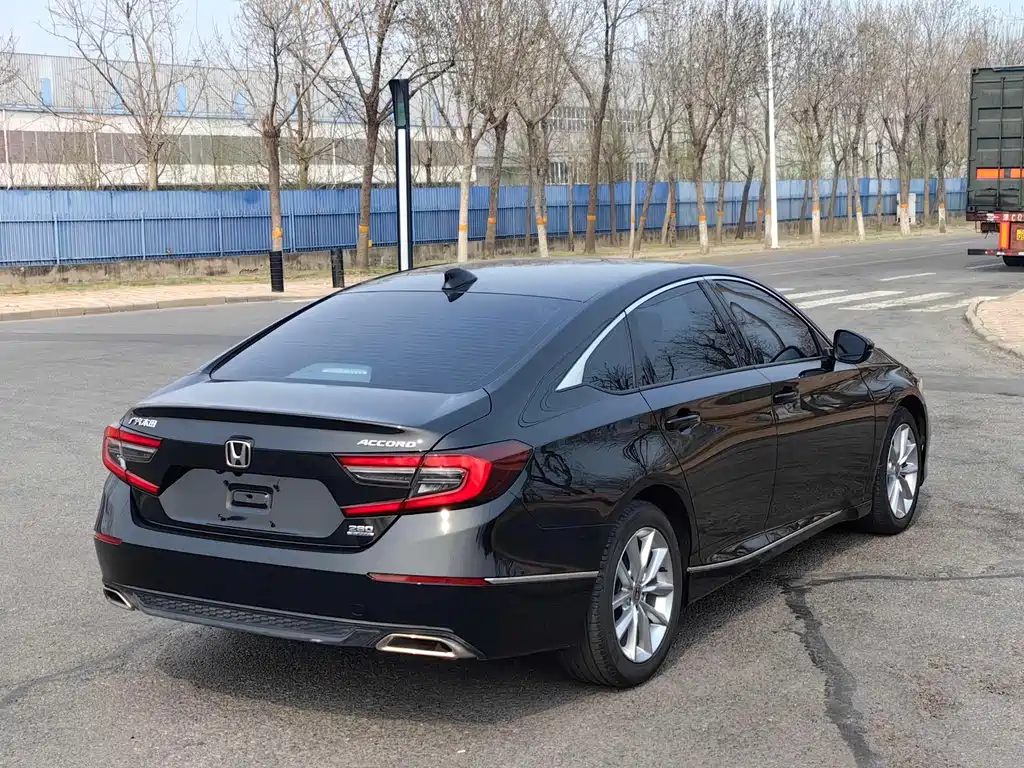 Honda Accord — фото 9