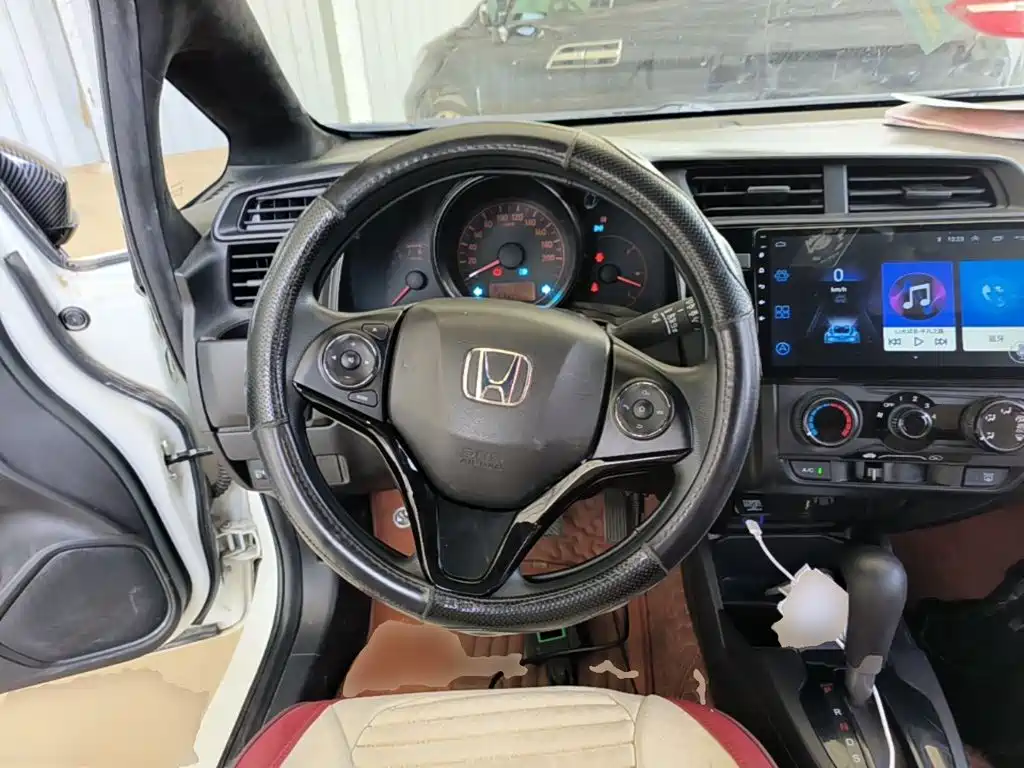 Honda Fit — фото 11