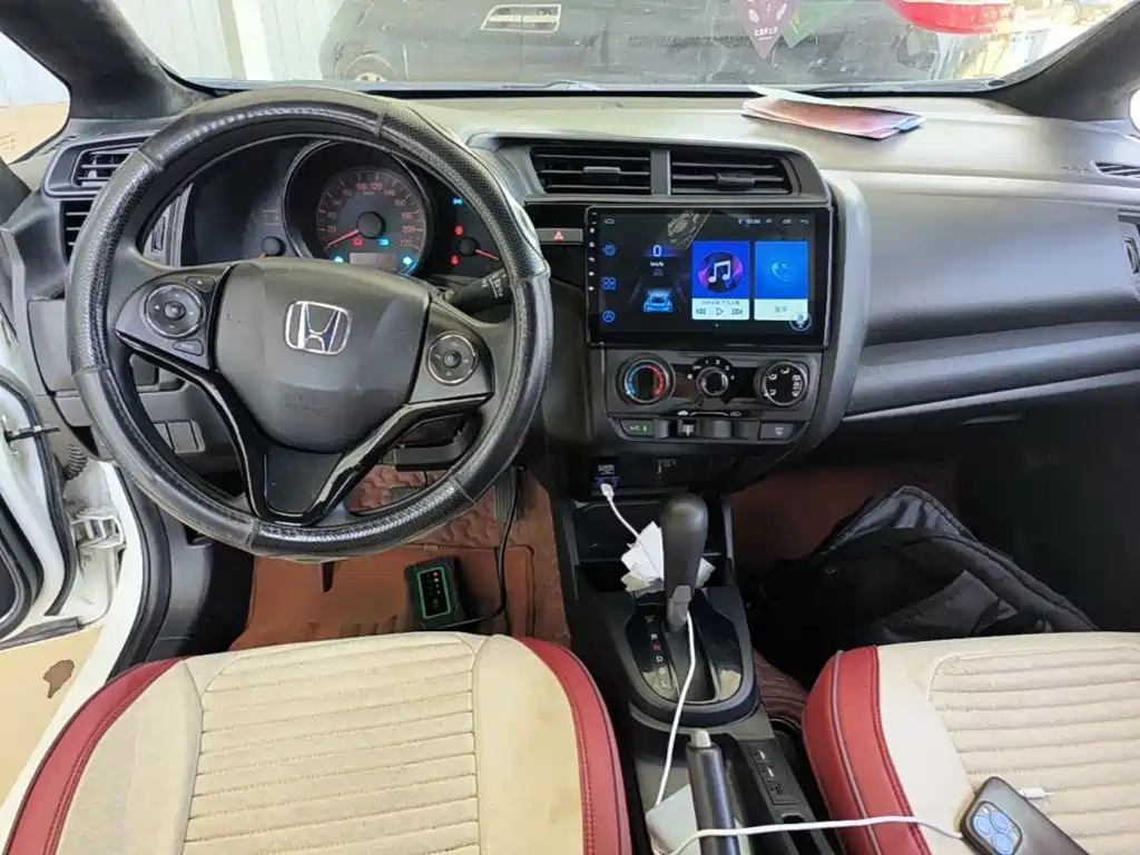 Honda Fit — фото 10