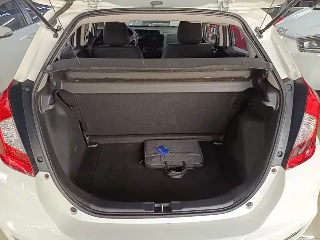 Honda Fit — фото 10