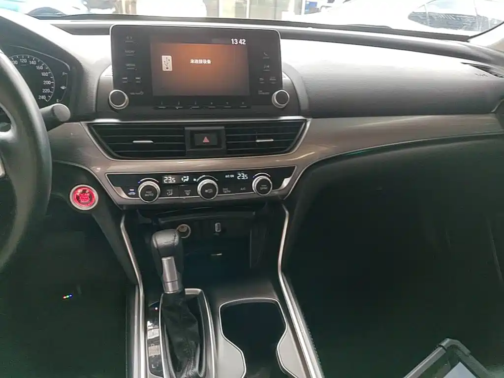 Honda Accord — фото 13