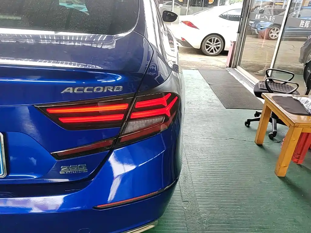 Honda Accord — фото 8