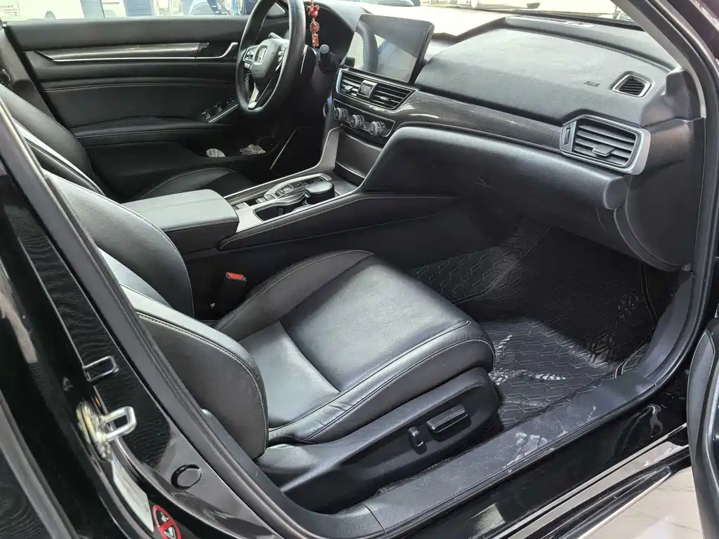 Honda Accord — фото 11