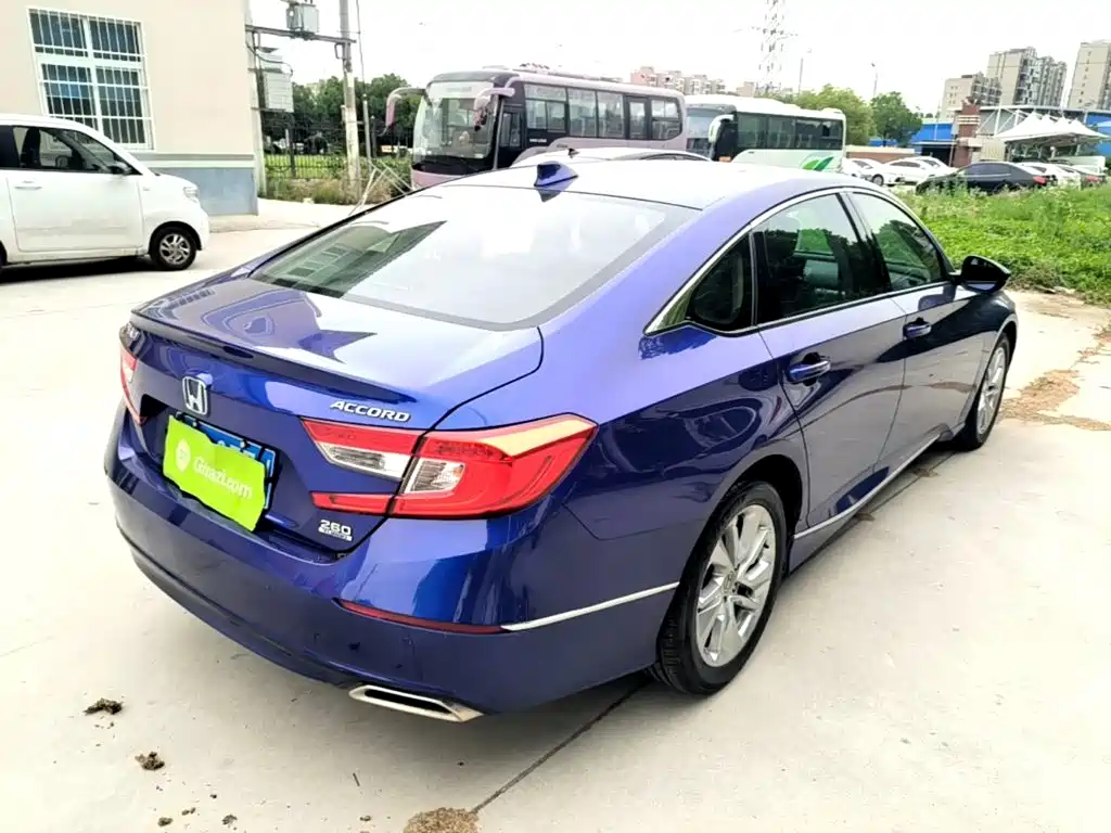 Honda Accord — фото 7