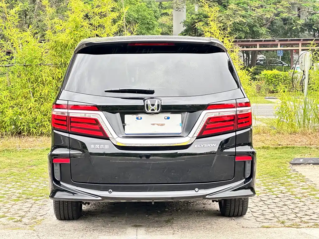 Honda Elysion — фото 17