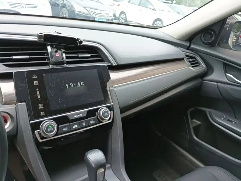 Honda Civic — фото 10