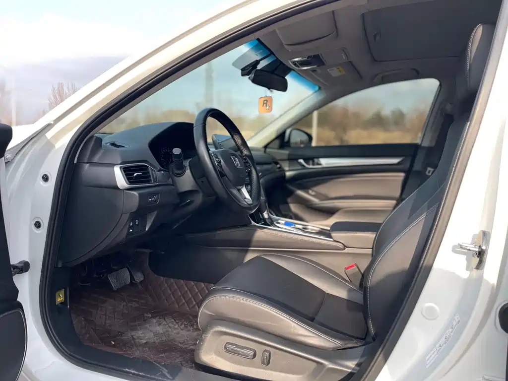 Honda Accord — фото 11