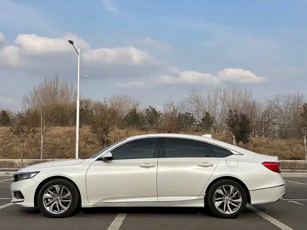 Honda Accord — фото 4