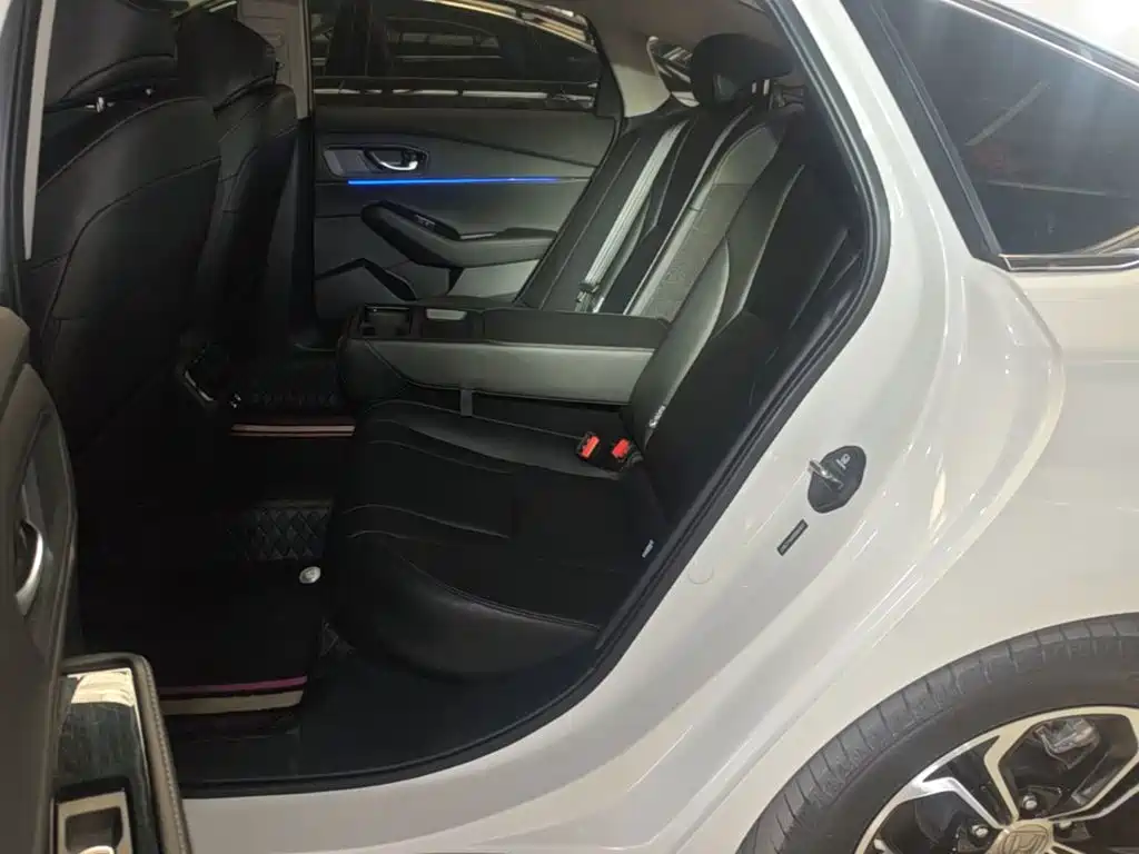Honda Accord — фото 17