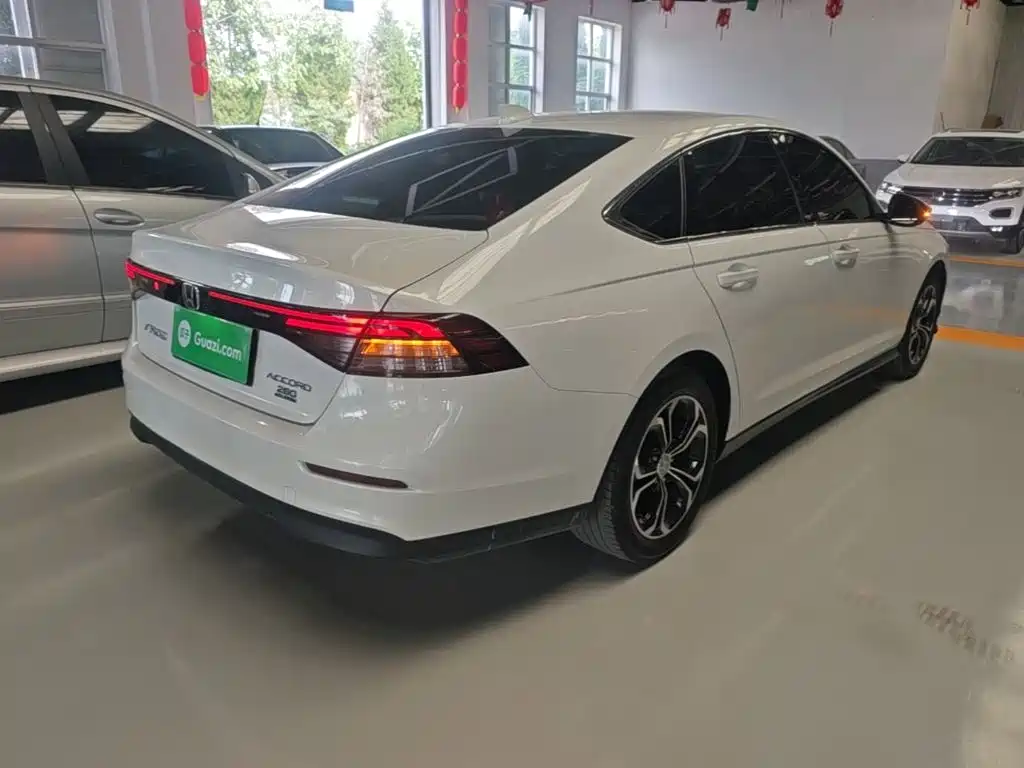Honda Accord — фото 7