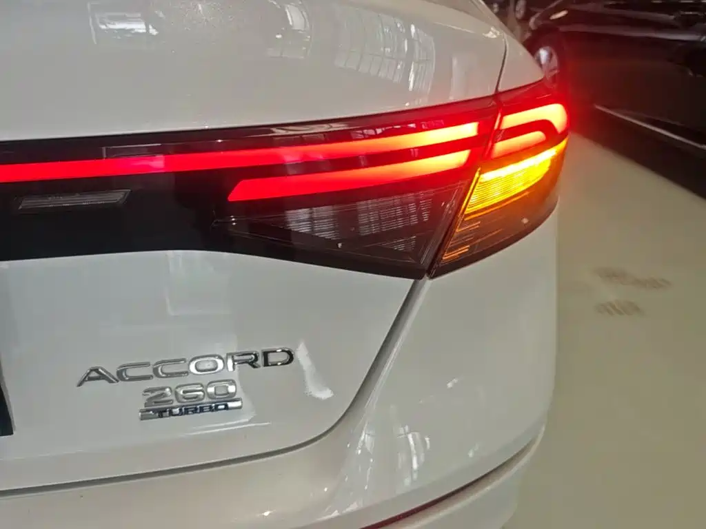 Honda Accord — фото 8
