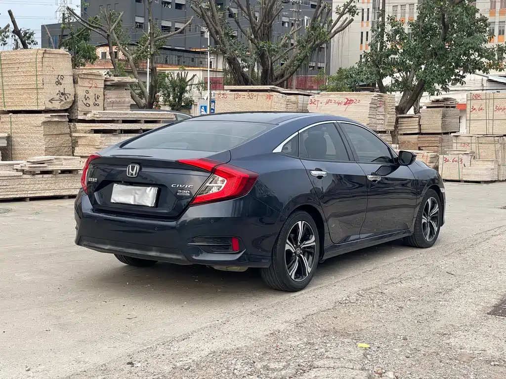 Honda Civic — фото 10