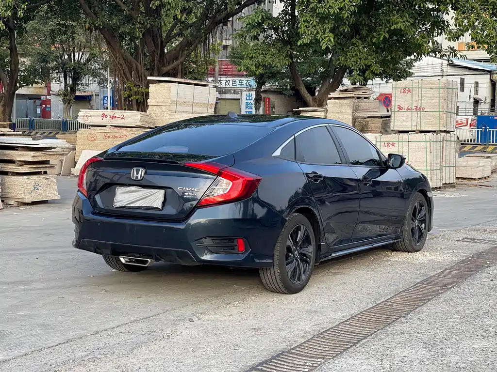 Honda Civic — фото 10