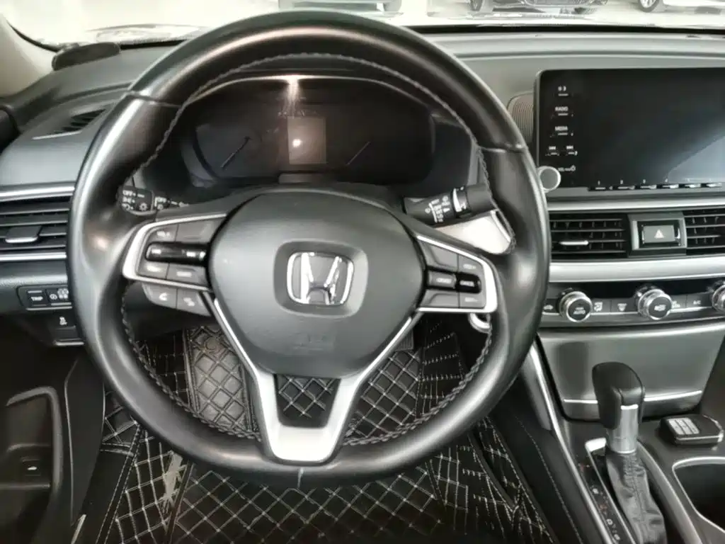 Honda Accord — фото 11