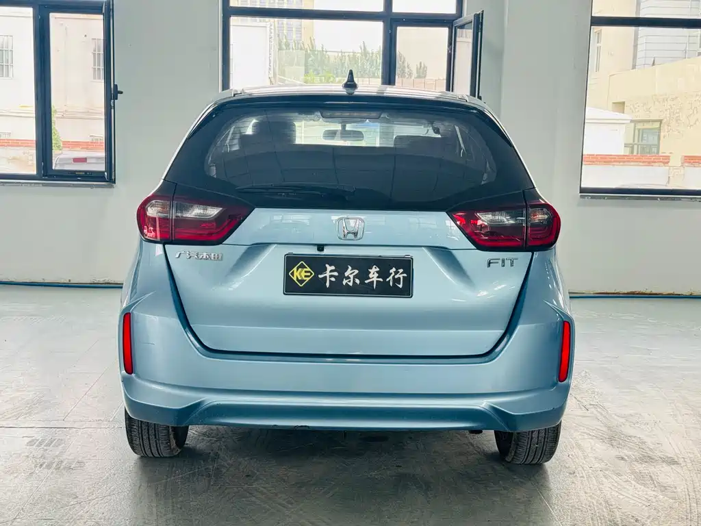 Honda Fit — фото 8
