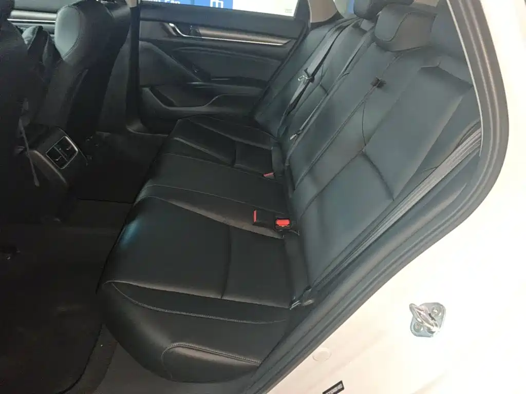 Honda Accord — фото 17