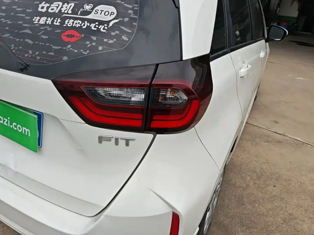 Honda Fit — фото 8