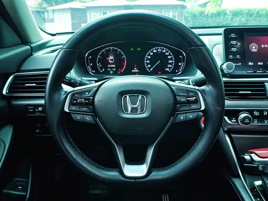 Honda Accord — фото 10