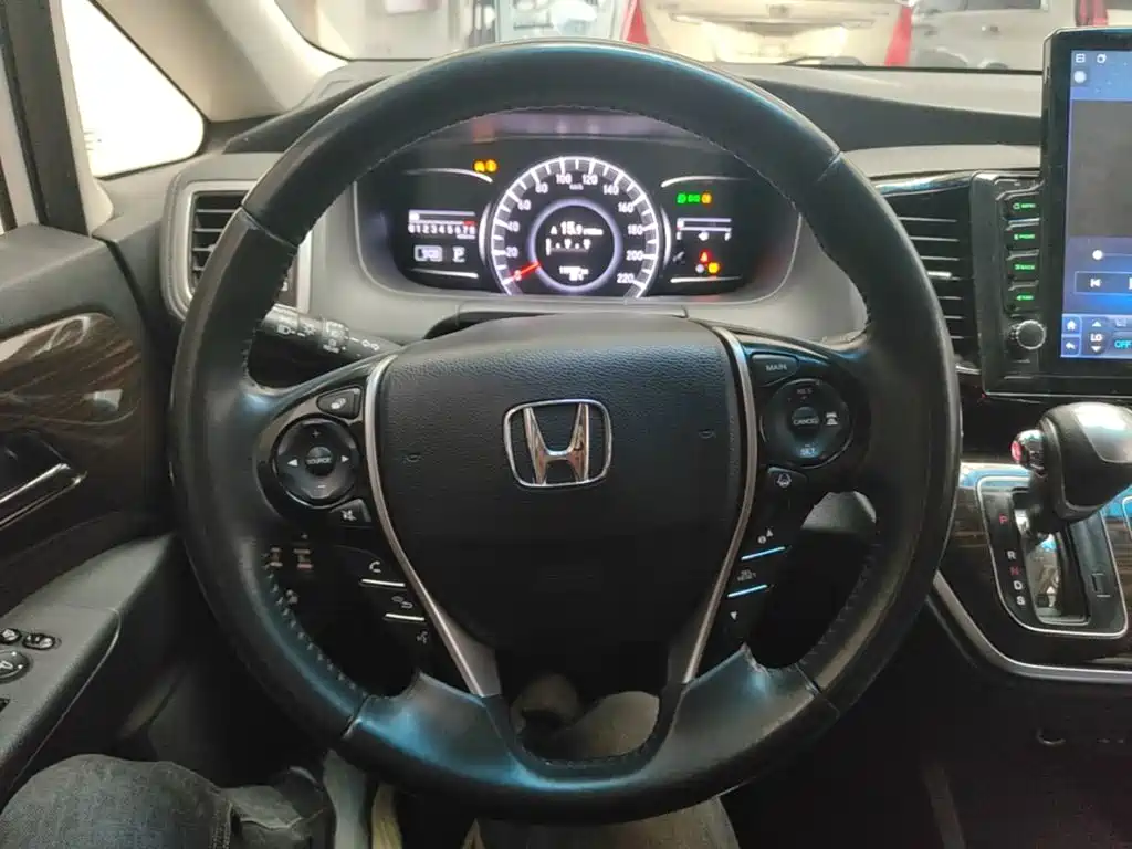 Honda Odyssey — фото 11