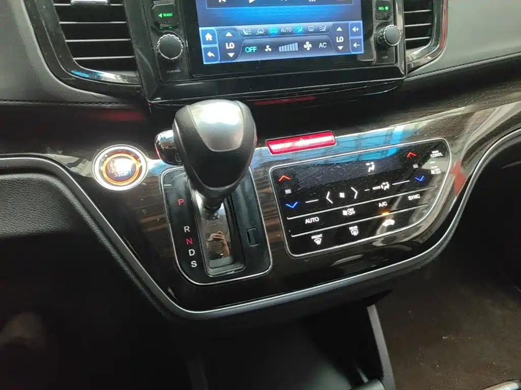 Honda Odyssey — фото 14