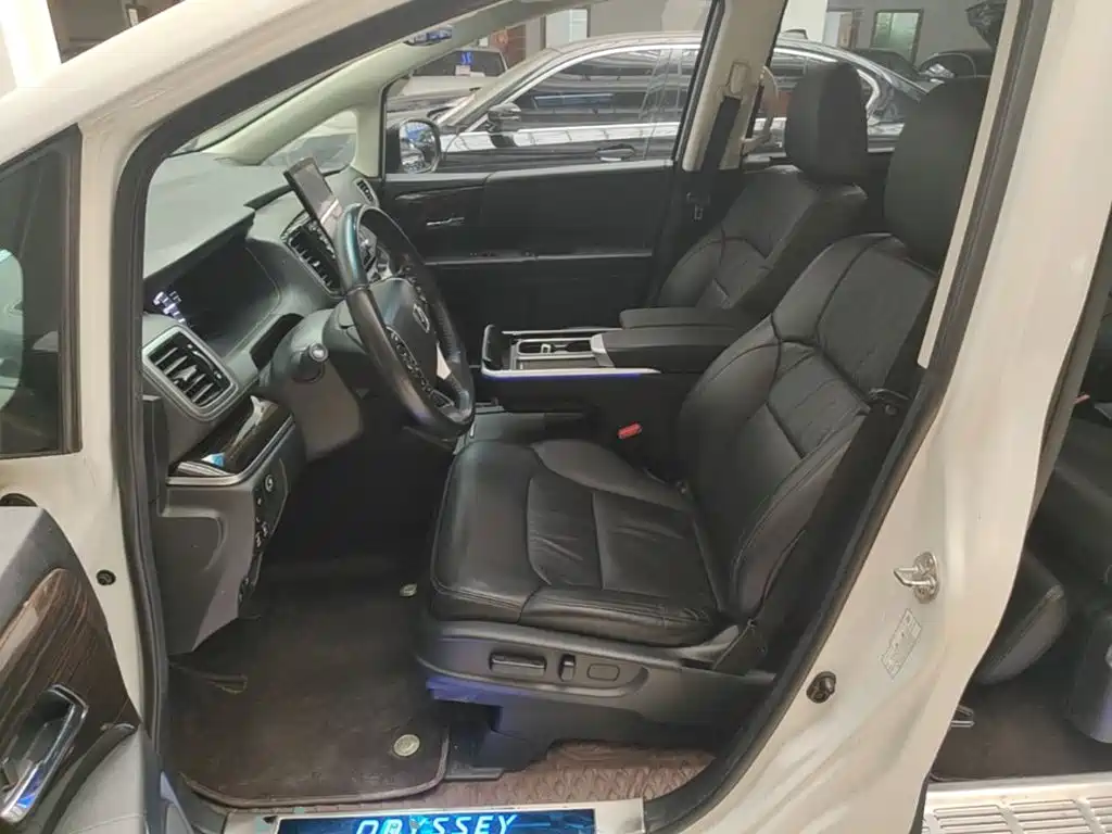 Honda Odyssey — фото 15