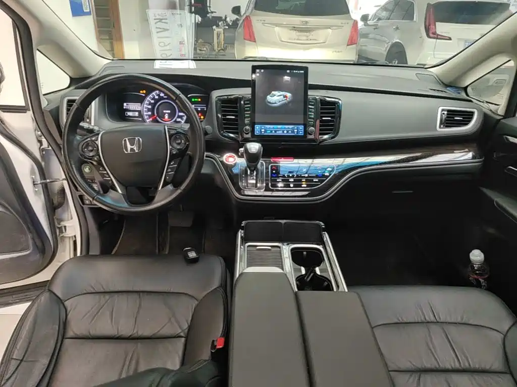 Honda Odyssey — фото 10