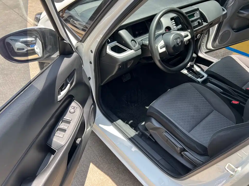Honda Fit — фото 5