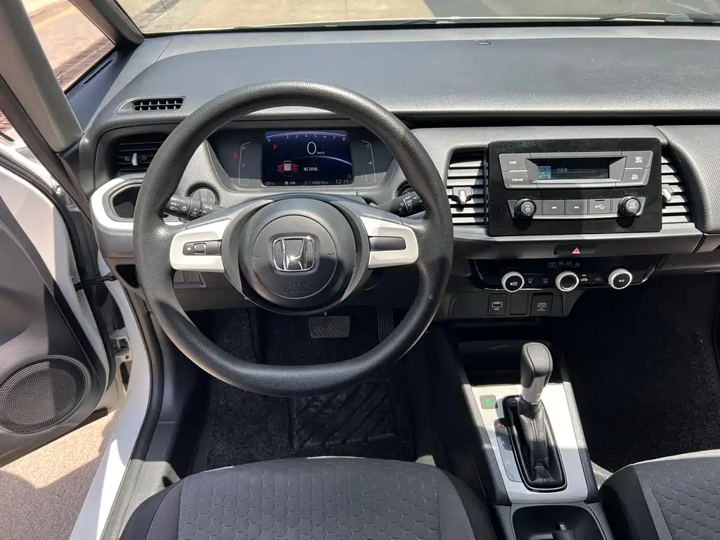 Honda Fit — фото 8