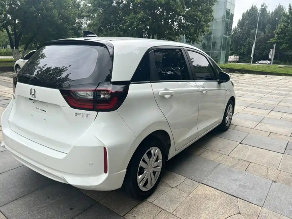 Honda Fit — фото 11