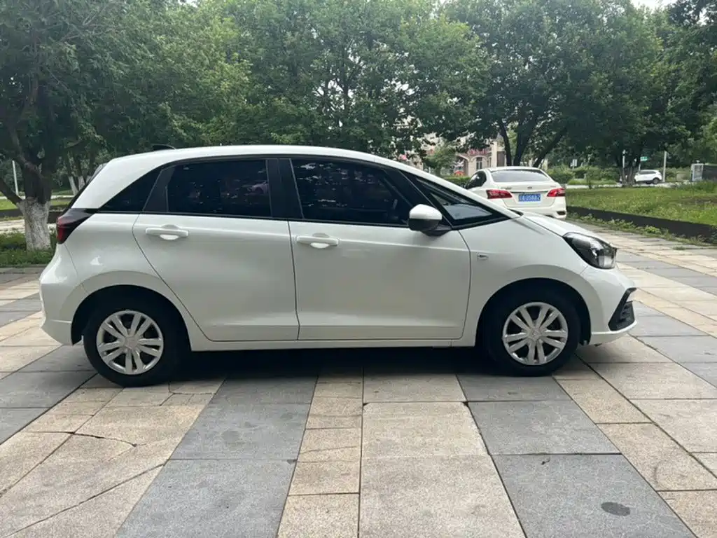 Honda Fit — фото 8