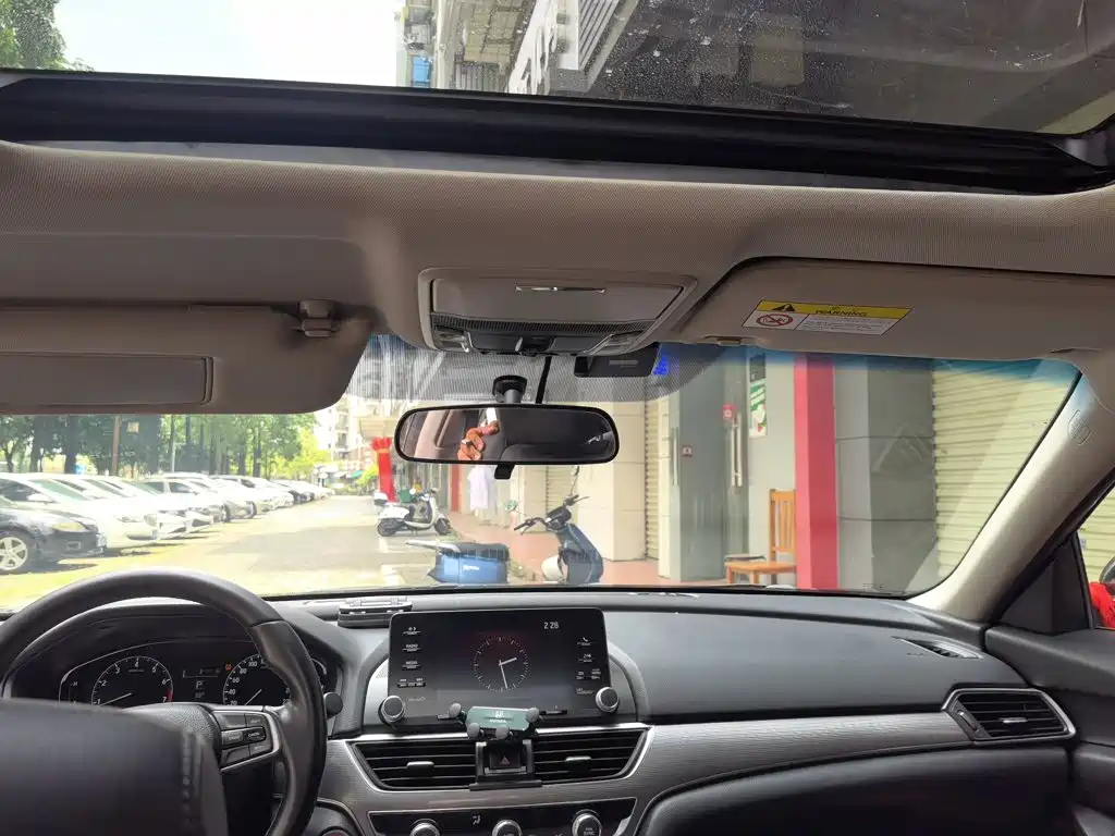 Honda Accord — фото 15