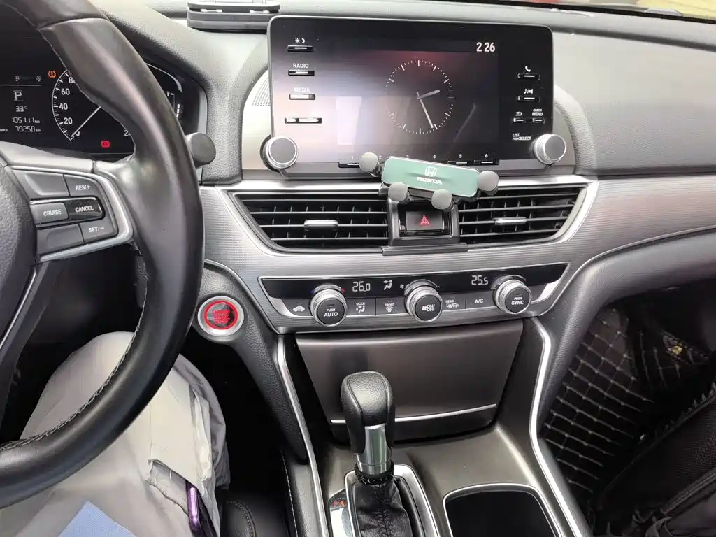Honda Accord — фото 10