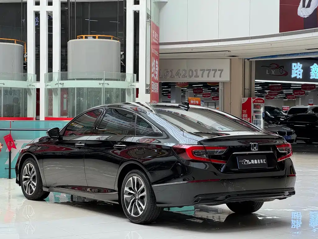 Honda Accord — фото 11