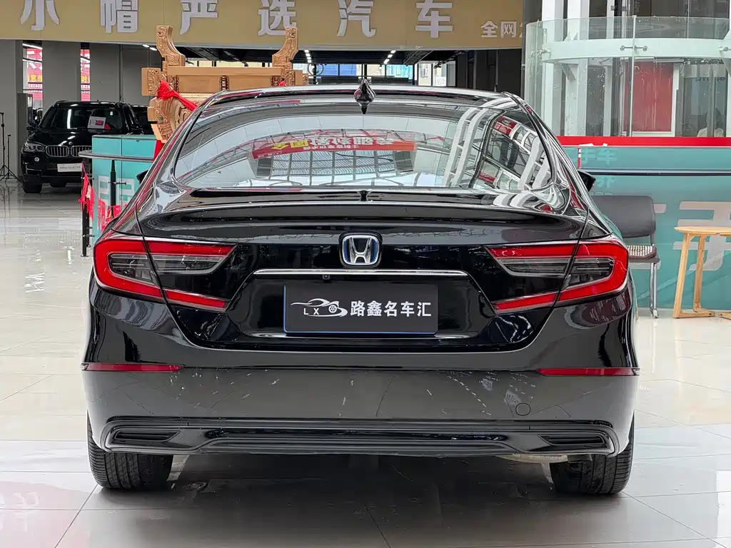 Honda Accord — фото 10