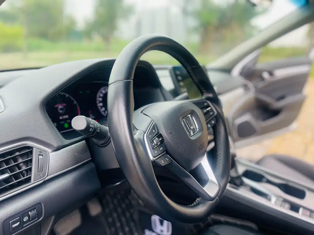 Honda Accord — фото 17